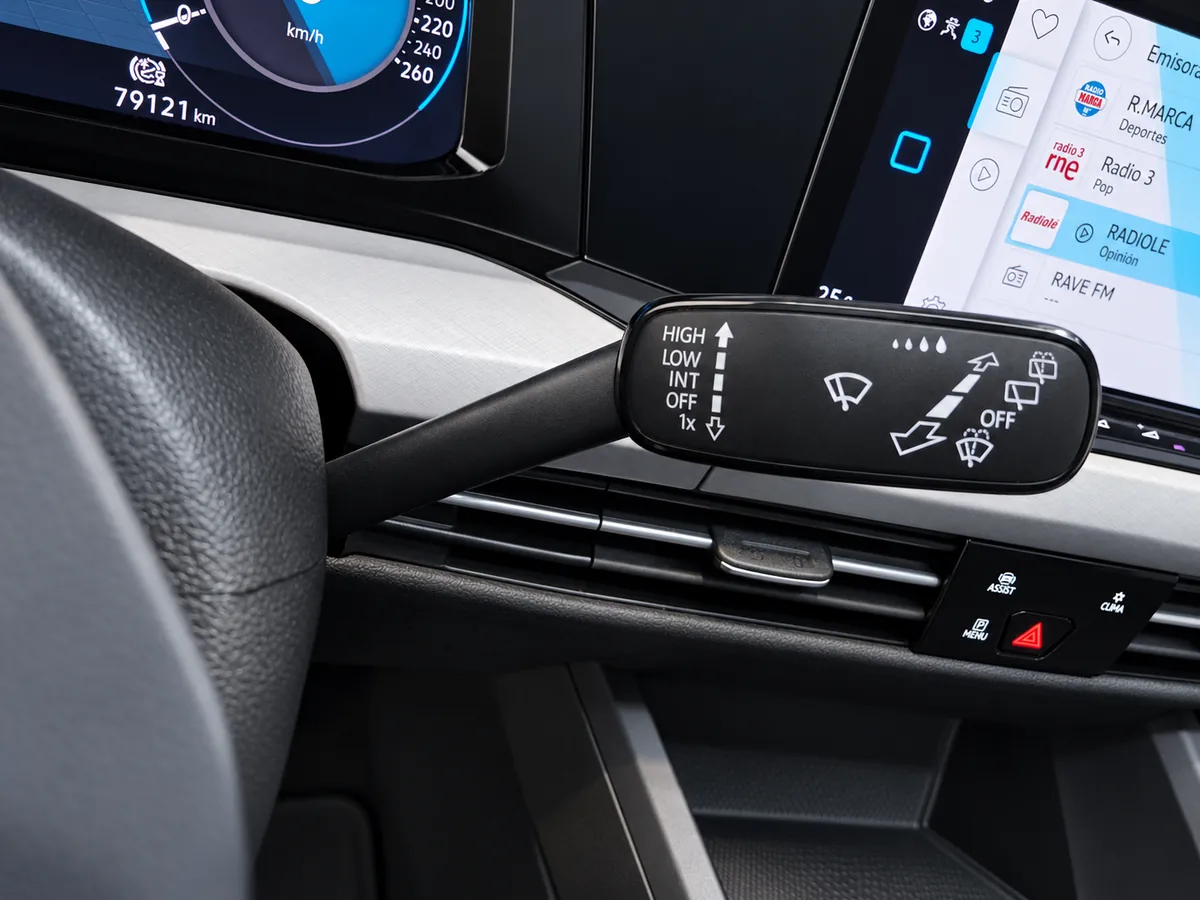 VOLKSWAGEN_GOLF_VARIANT_AZUL_20260928_023