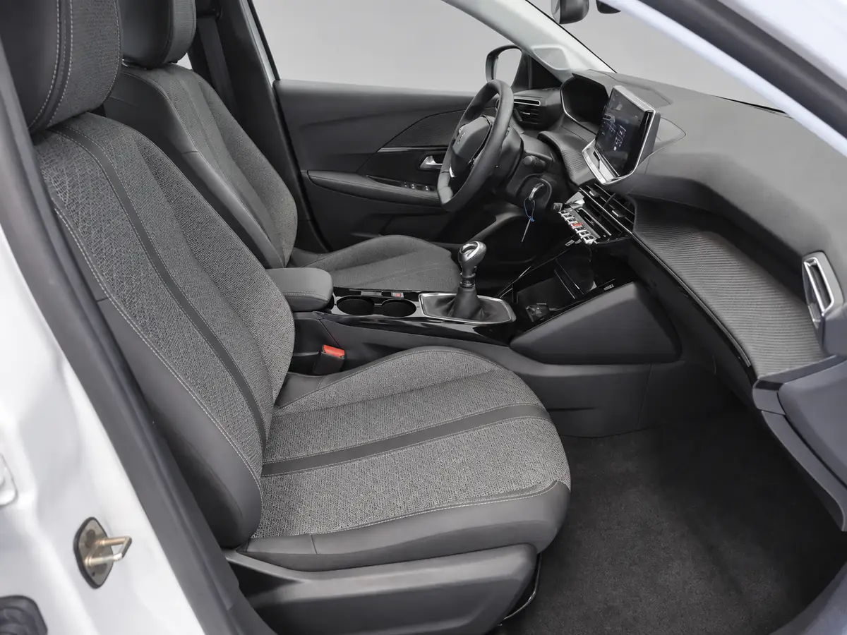PEUGEOT_208_BLANCO_20260928_032