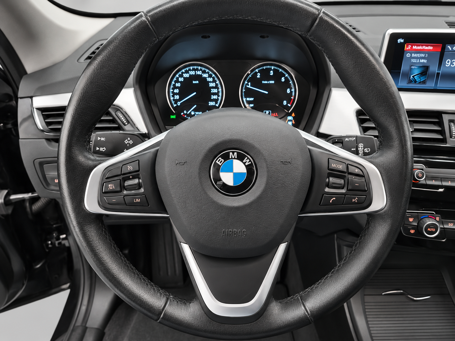 BMW_X1_NEGRO_021_FOTO