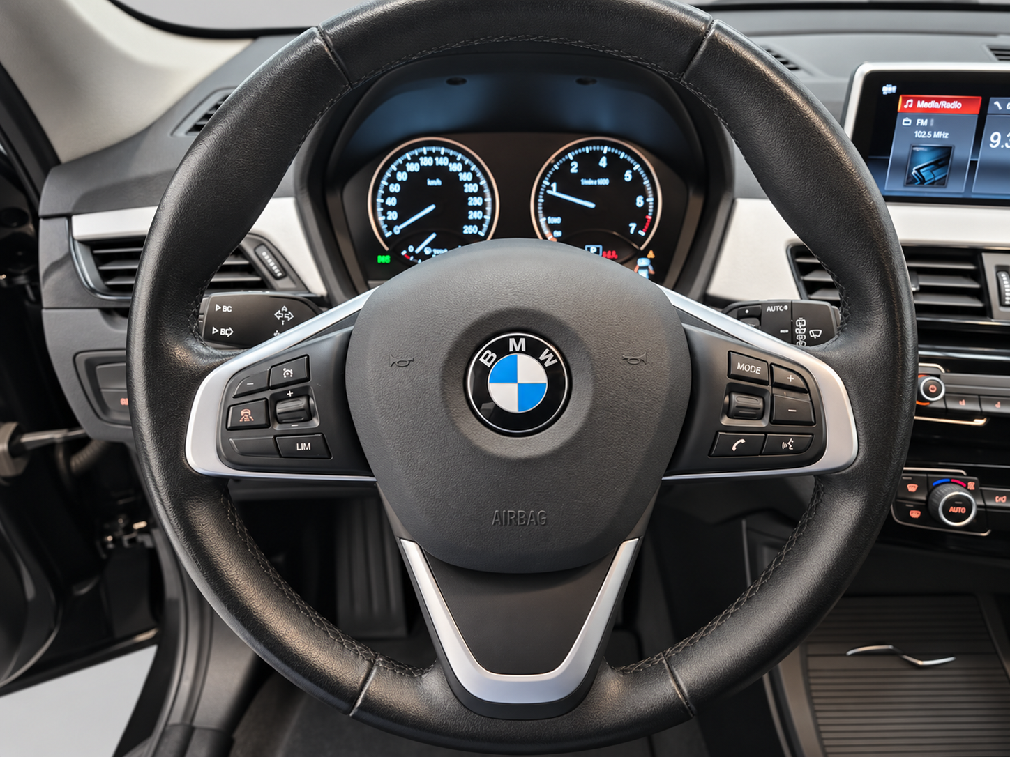 BMW_X1_NEGRO_022_FOTO