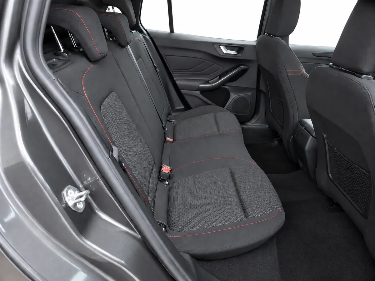 FORD_FOCUS_SPORTBREAK_GRIS_20260924_033