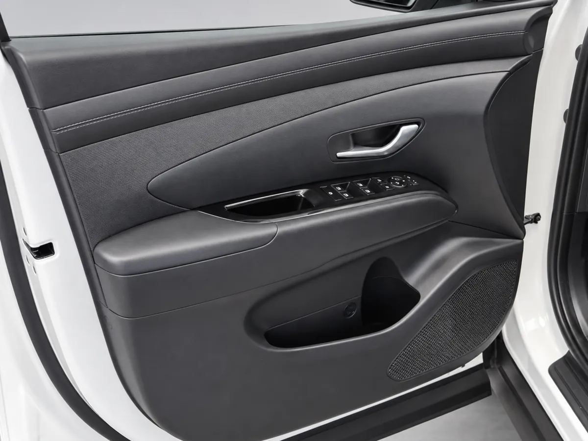 HYUNDAI_TUCSON_BLANCO_20260924_014_PUERTA