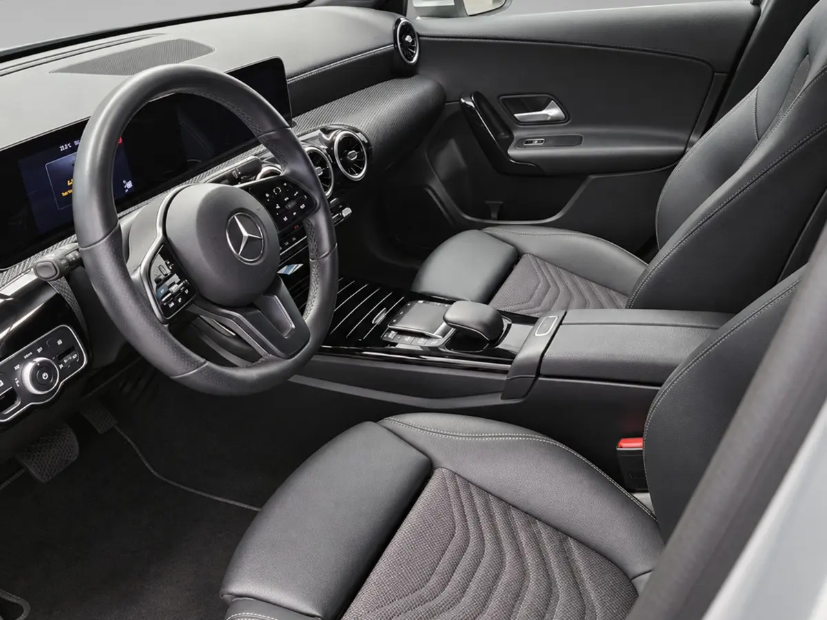 MERCEDES_CLASE_A_PLATEADO_20260710_017