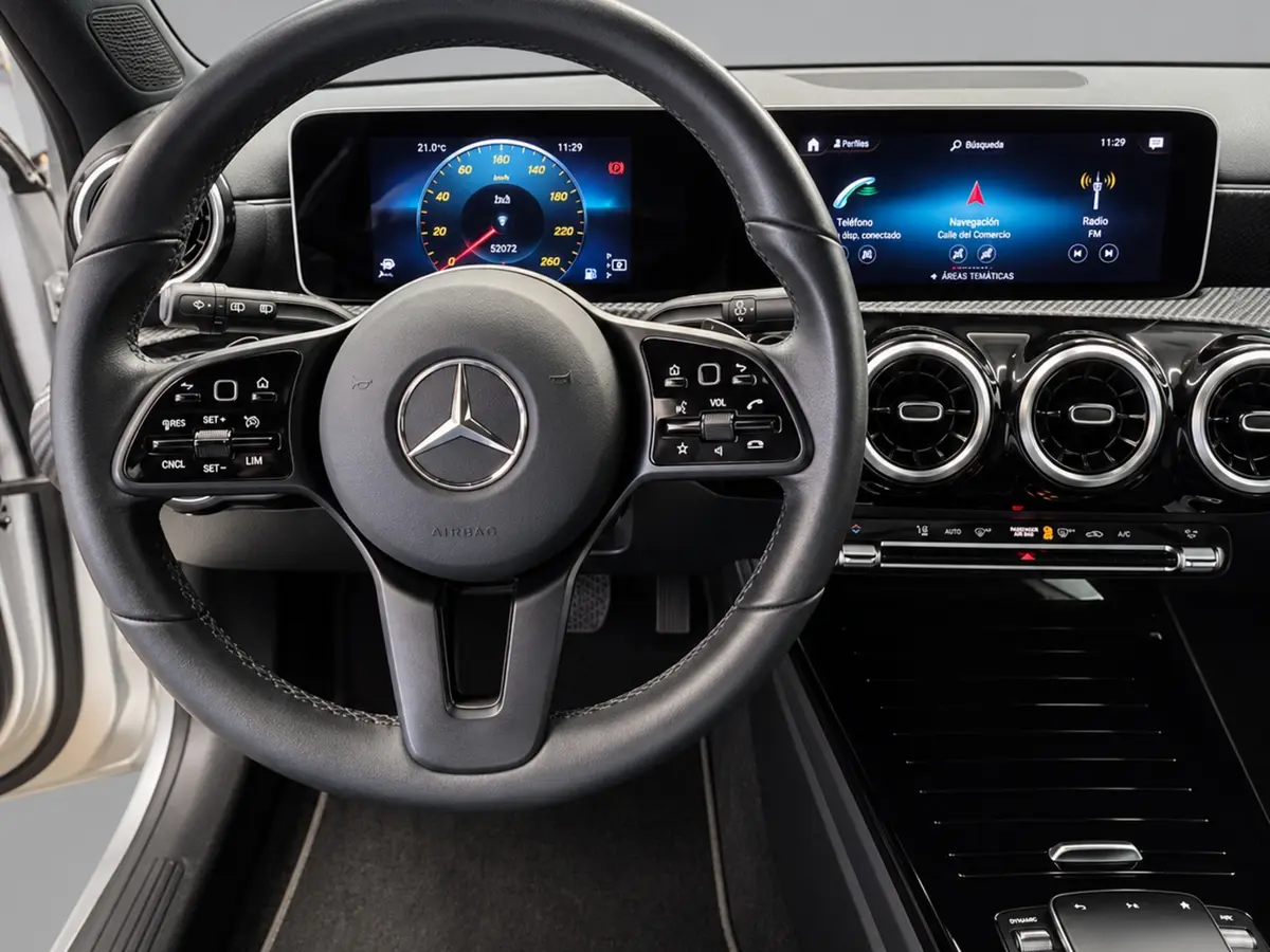 MERCEDES_CLASE_A_PLATEADO_20260710_018