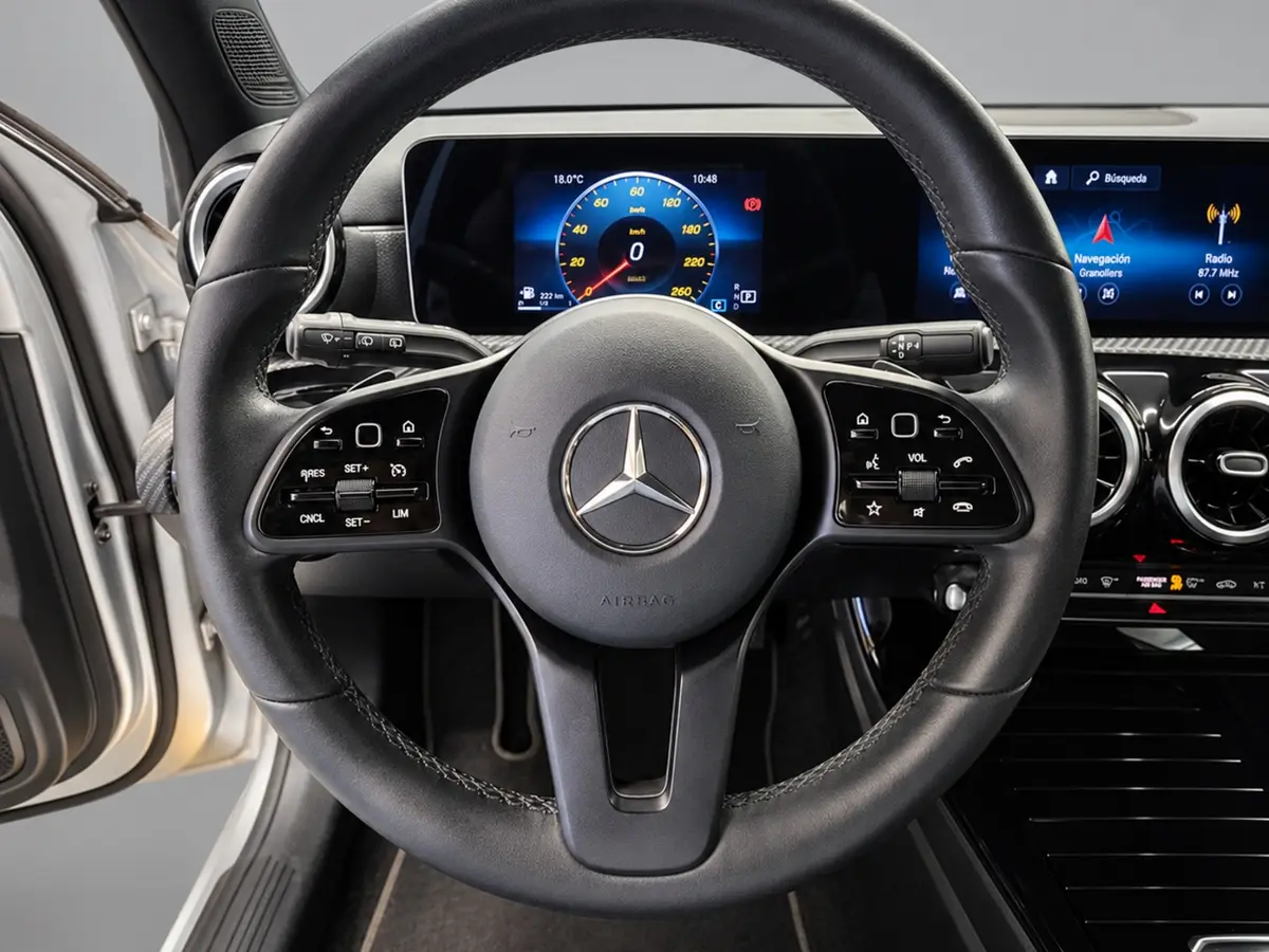 MERCEDES_CLASE_A_PLATEADO_20260710_019