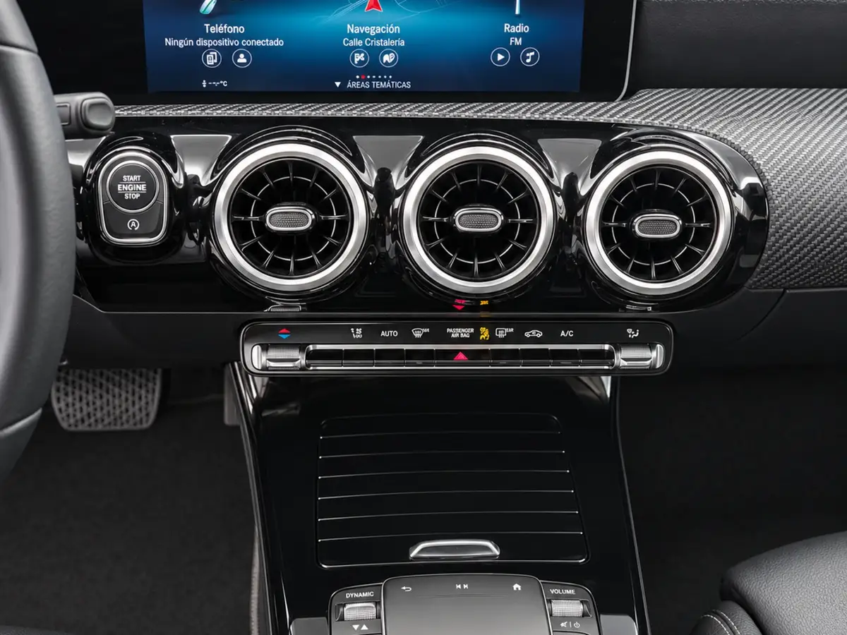 MERCEDES_CLASE_A_PLATEADO_20260710_025