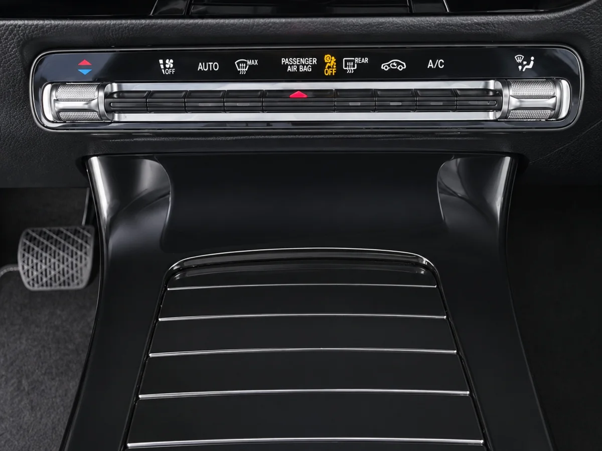 MERCEDES_CLASE_A_PLATEADO_20260710_030