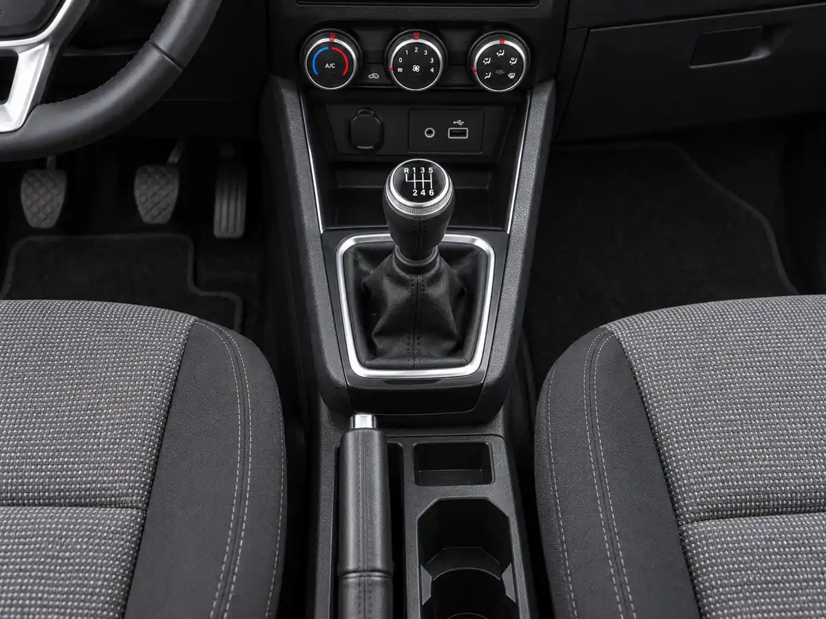 RENAULT_CAPTUR_ROJO_GW450XQ_20261005_031_CONSOLA