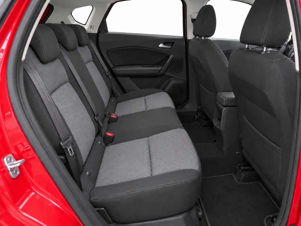 RENAULT_CAPTUR_ROJO_GW450XQ_20261005_036_ASIENTOS_TRASEROS