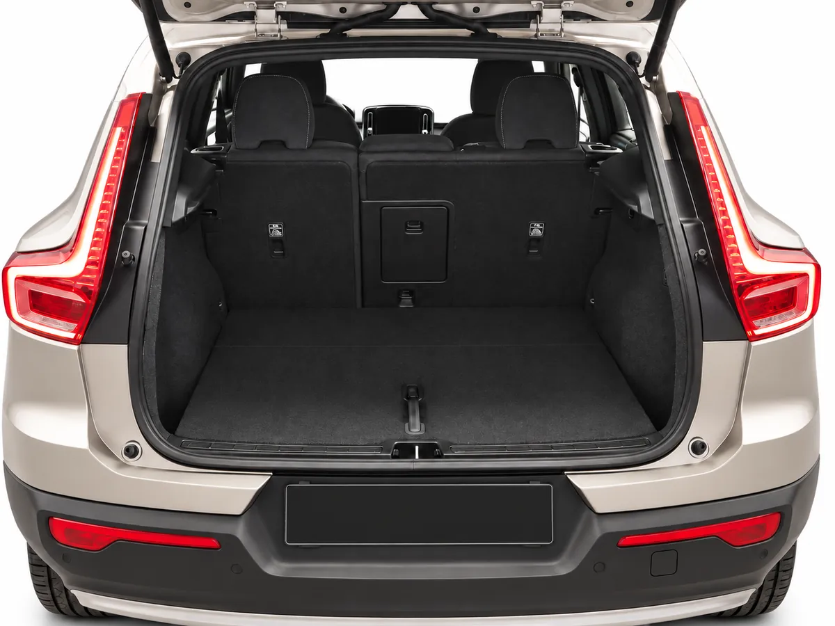 VOLVO_XC40_BEIGE_20260818_010