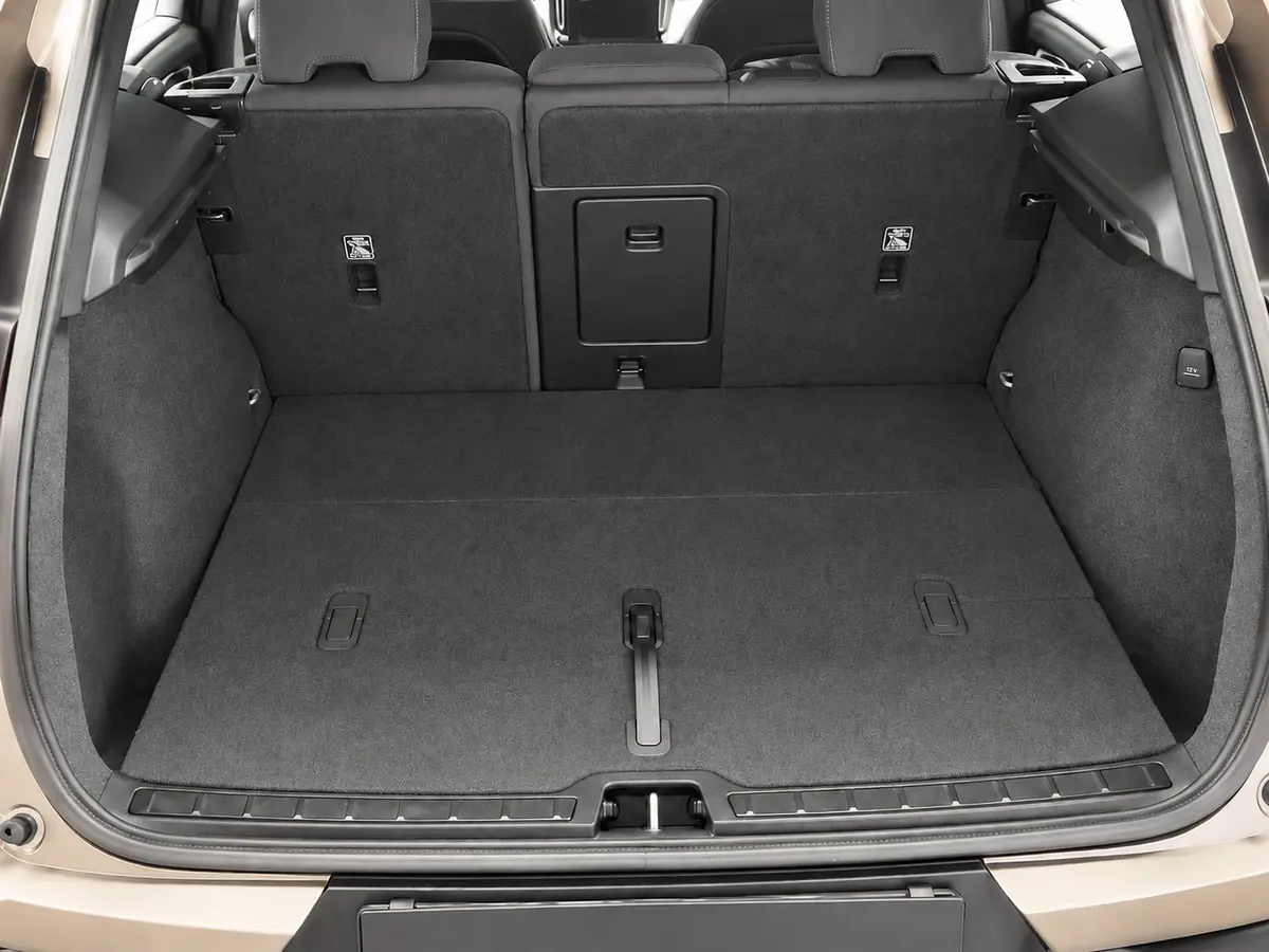 VOLVO_XC40_BEIGE_20260818_011