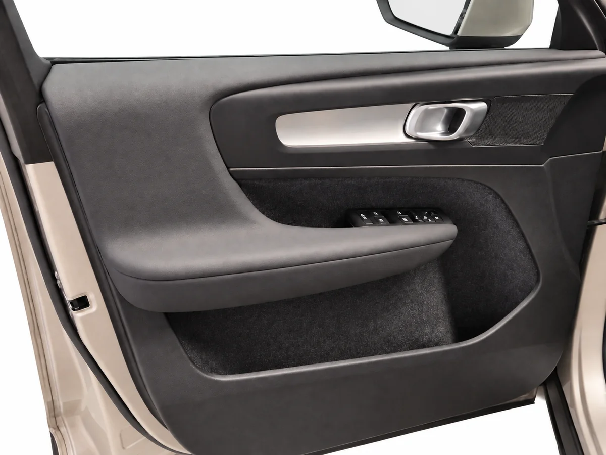 VOLVO_XC40_BEIGE_20260818_017