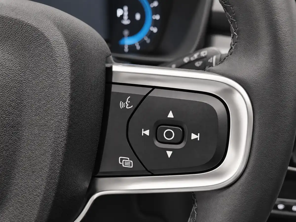 VOLVO_XC40_BEIGE_20260818_021