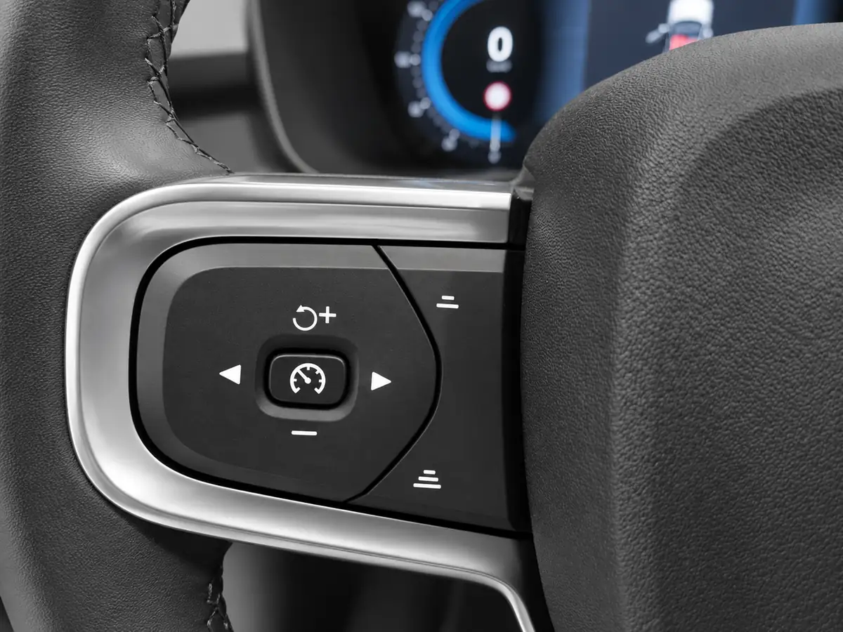 VOLVO_XC40_BEIGE_20260818_022