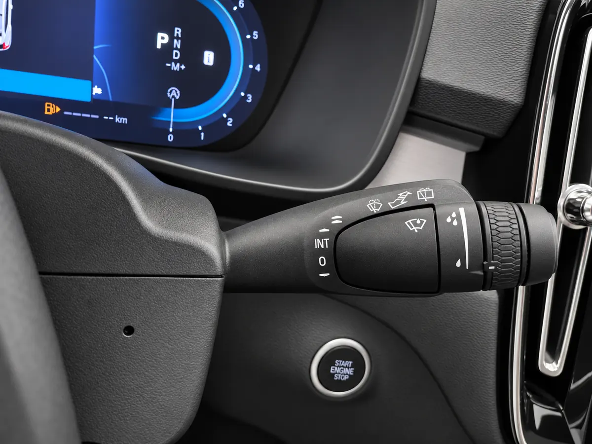 VOLVO_XC40_BEIGE_20260818_024