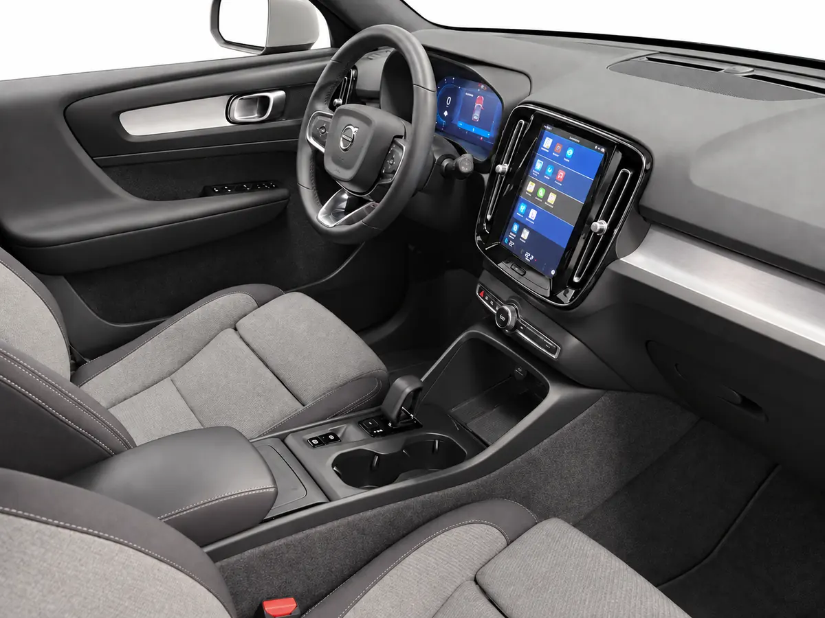 VOLVO_XC40_BEIGE_20260818_031