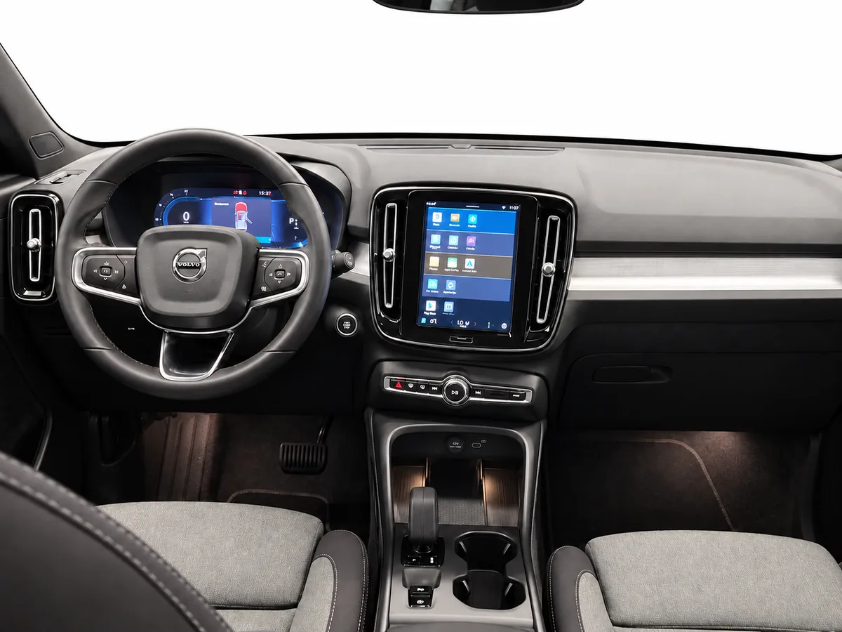 VOLVO_XC40_BEIGE_20260818_033