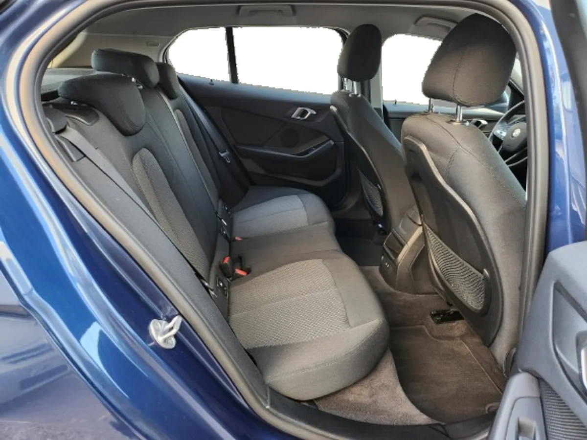 BMW_SERIE_1_AZUL_MANUAL_034_ASIENTOS_TRASEROS