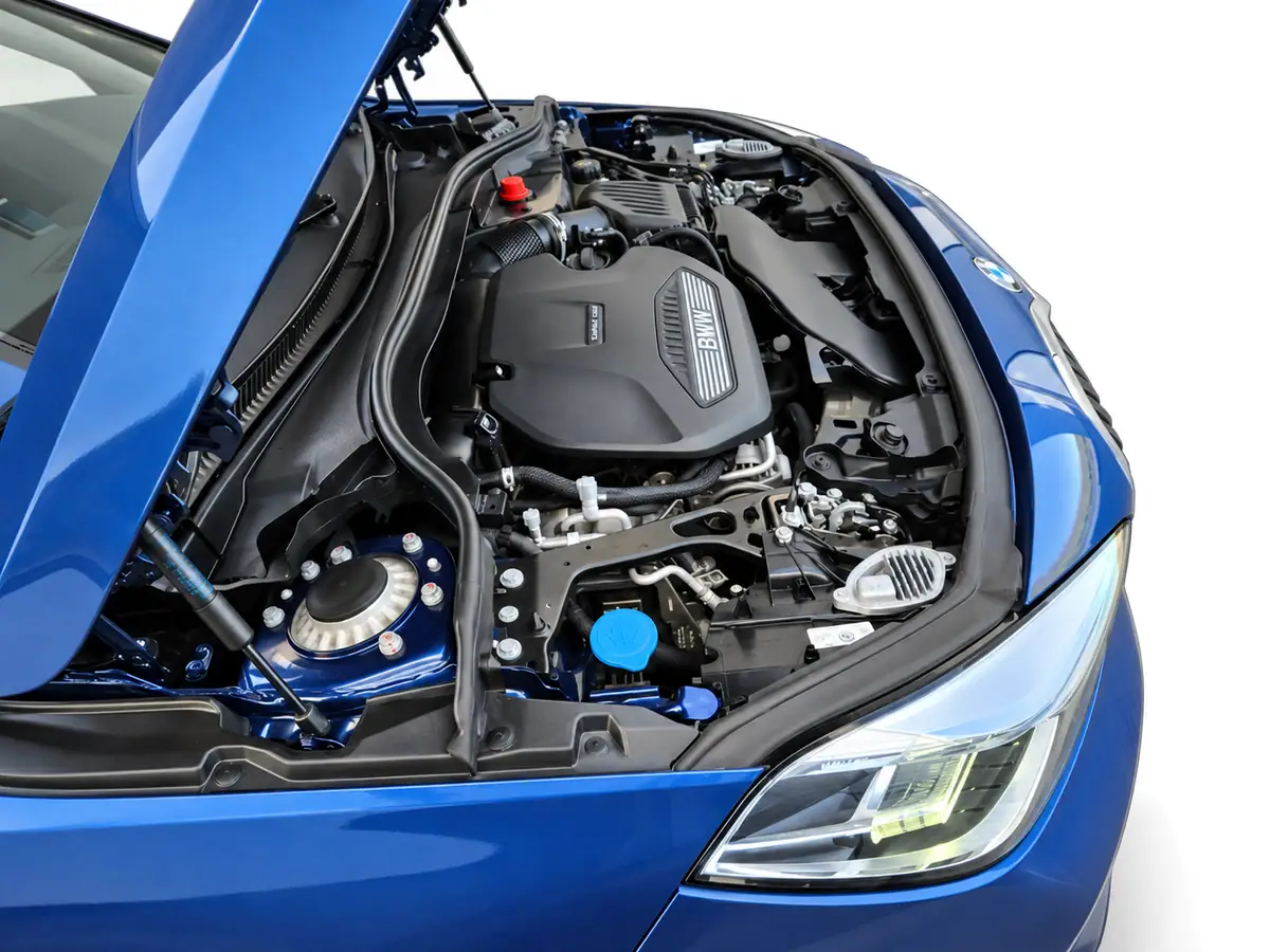 BMW_SERIE_1_AZUL_MANUAL_037_MOTOR_LATERAL