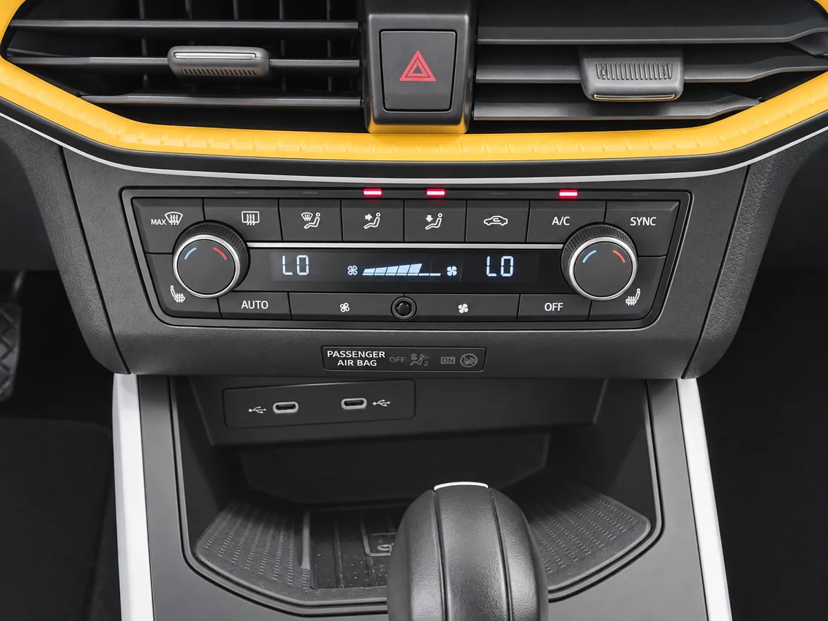 SEAT_ARONA_GRIS_20260818_030