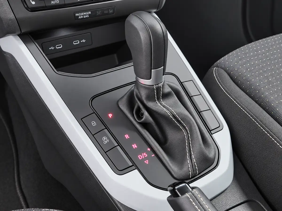 SEAT_ARONA_GRIS_20260818_031