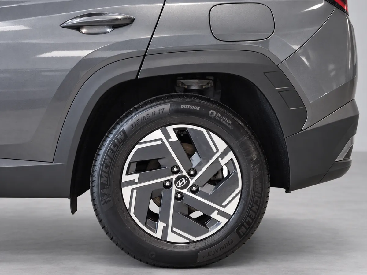 HYUNDAI_TUCSON_GRIS_20260924_014