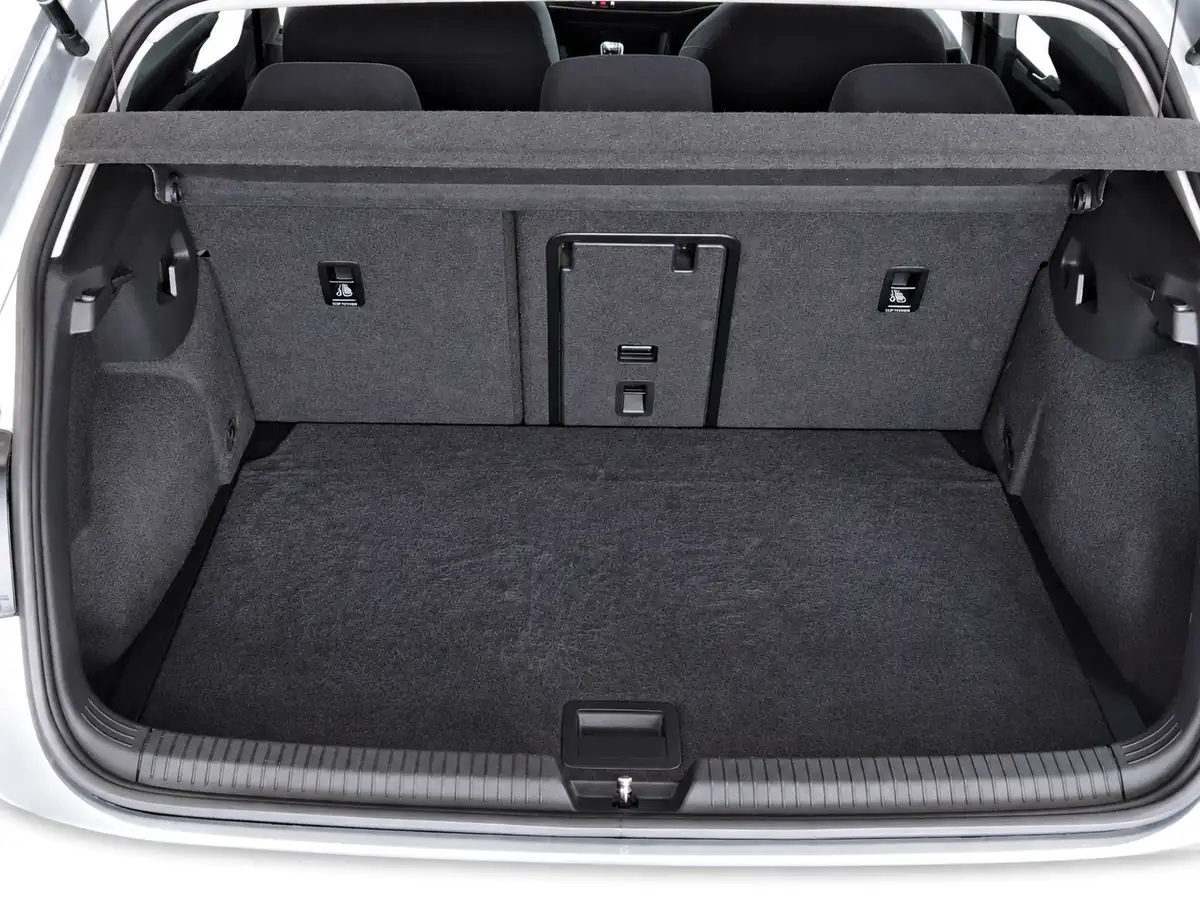 VOLKSWAGEN_GOLF_GRIS_20260930_011_FOTO