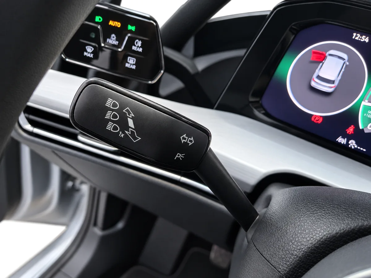 VOLKSWAGEN_GOLF_GRIS_20260930_023_FOTO