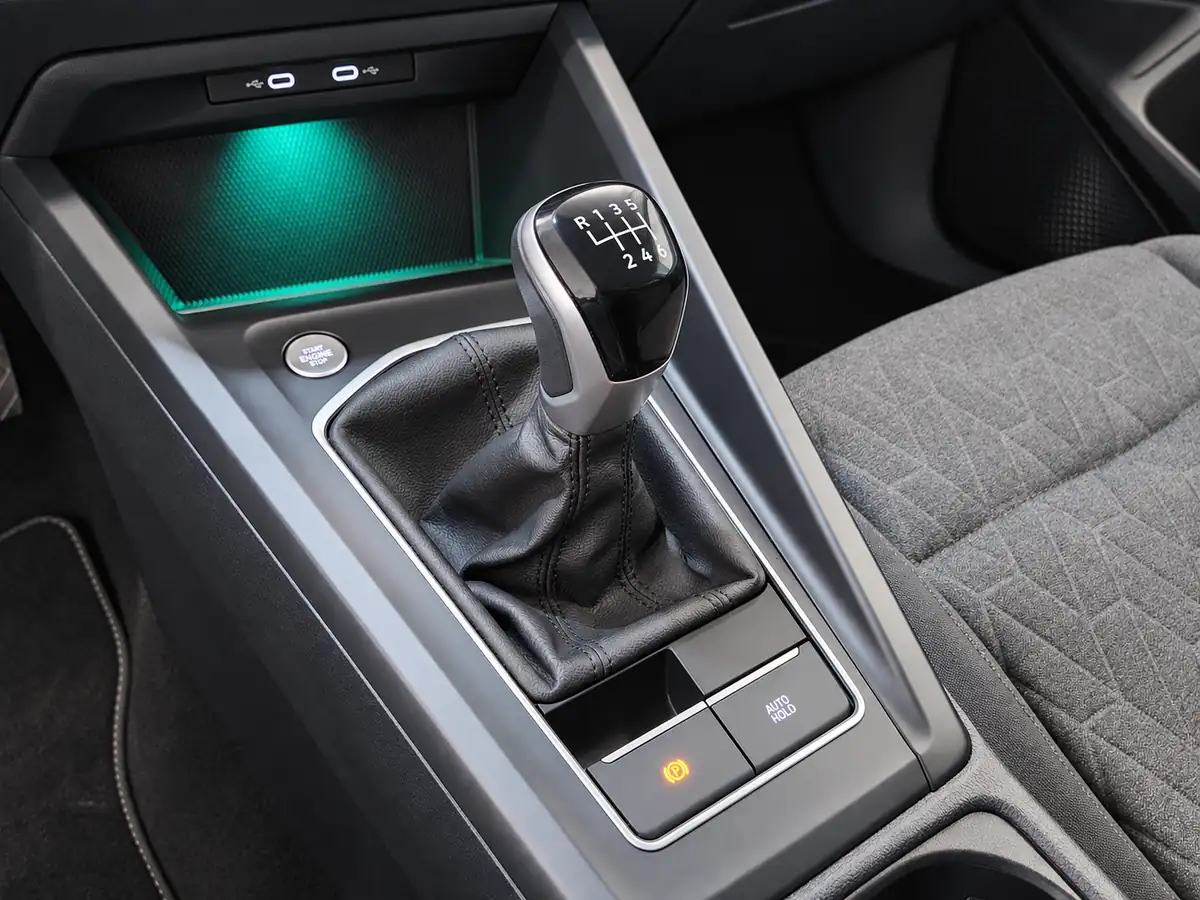 VOLKSWAGEN_GOLF_GRIS_20260930_030_FOTO