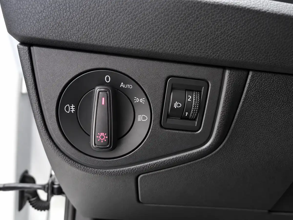 VOLKSWAGEN_POLO_GRIS_20260930_025_FOTO