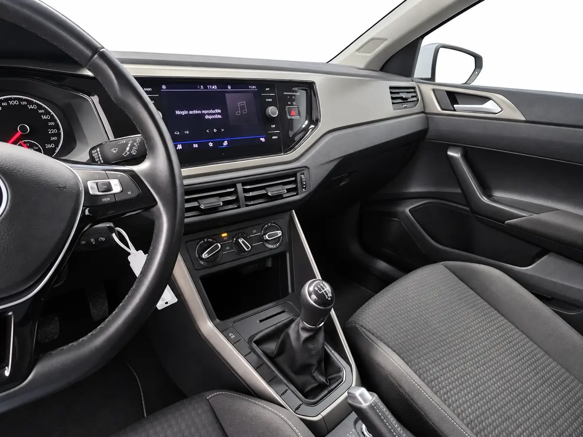 VOLKSWAGEN_POLO_GRIS_20260930_031_FOTO