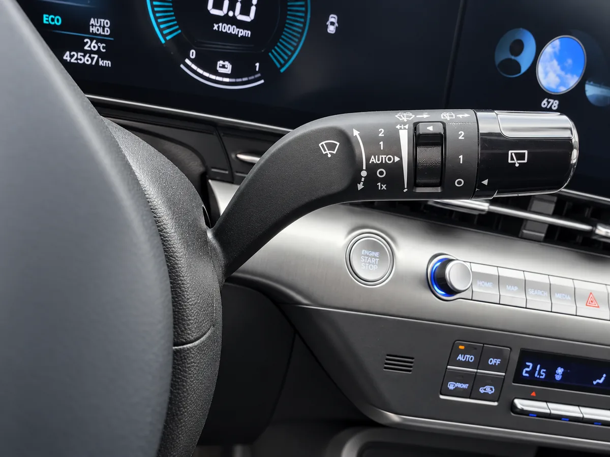 HYUNDAI_KONA_VERDE_0389NJD_WEB_20261006_024_LIMPIAPARABRISAS