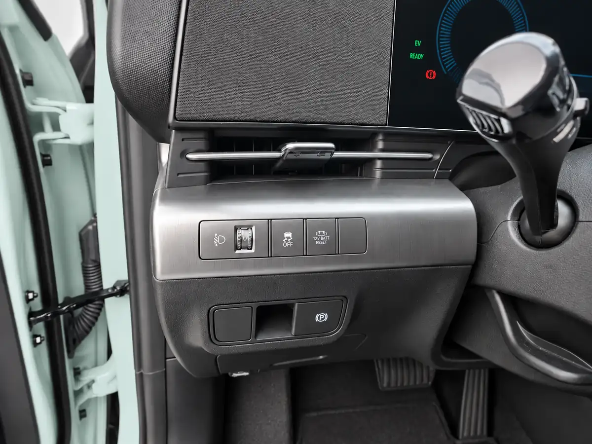 HYUNDAI_KONA_VERDE_0389NJD_WEB_20261006_025_MANDOS_SALPICADERO