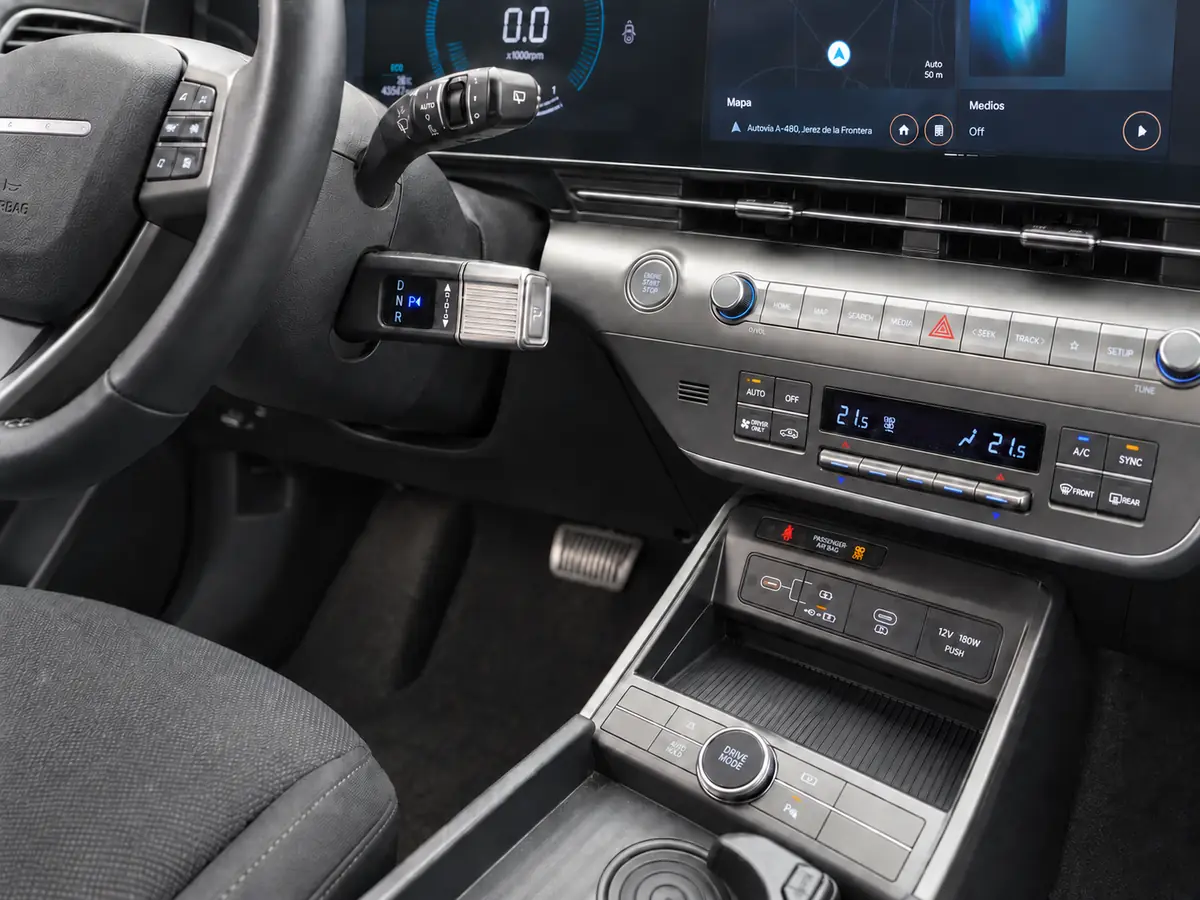 HYUNDAI_KONA_VERDE_0389NJD_WEB_20261006_030_SELECTOR_AUTOMATICO