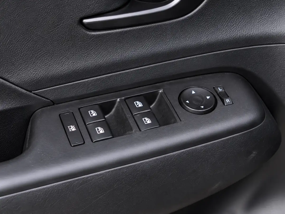HYUNDAI_KONA_VERDE_0389NJD_WEB_20261006_032_MANDOS_VENTANILLAS