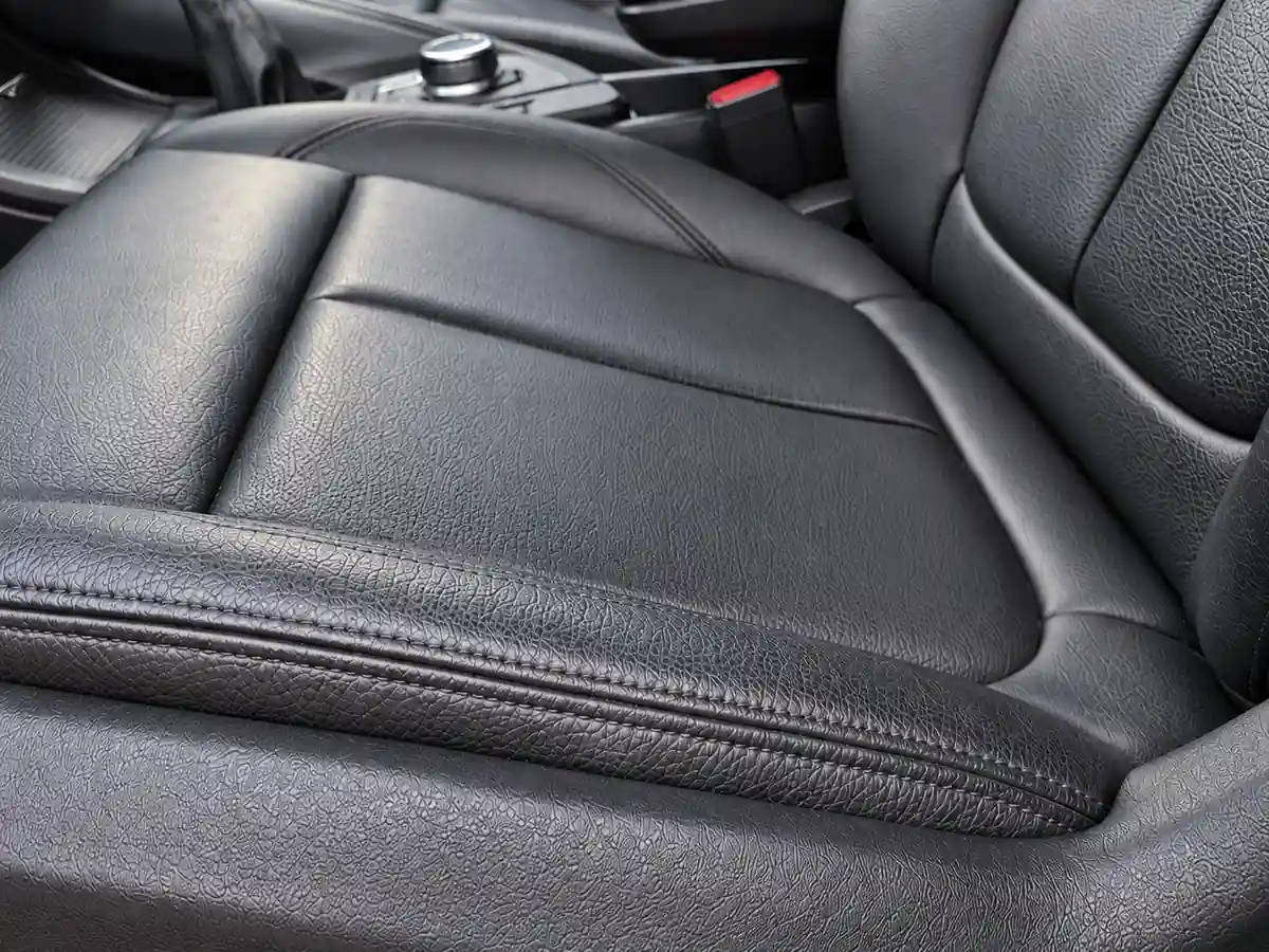 JAGUAR_EPACE_NEGRO_7103LRX_WEB_021_DETALLE_ASIENTO