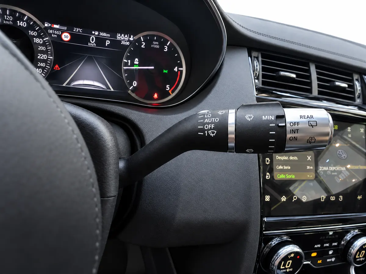 JAGUAR_EPACE_NEGRO_7103LRX_WEB_026_MANDO_LIMPIAPARABRISAS