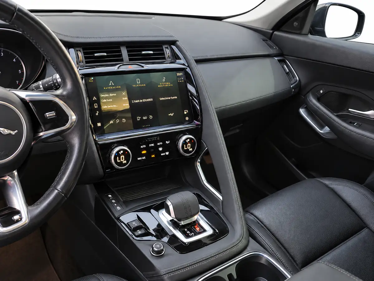 JAGUAR_EPACE_NEGRO_7103LRX_WEB_033_SALPICADERO