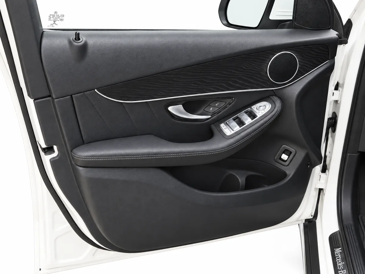 MERCEDES_GLC_BLANCO_2706KPT_20261008_017_PANEL_PUERTA
