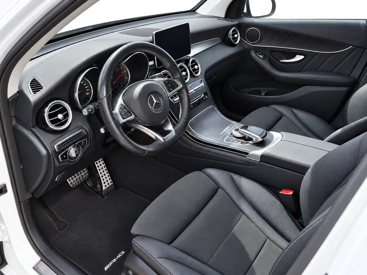 MERCEDES_GLC_BLANCO_2706KPT_20261008_018_INTERIOR_CONDUCTOR
