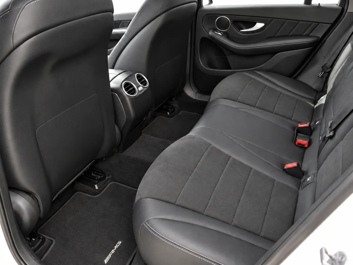 MERCEDES_GLC_BLANCO_2706KPT_20261008_019_ASIENTOS_TRASEROS