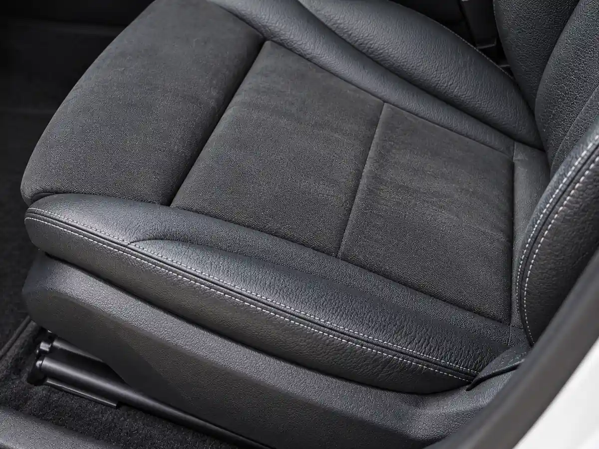 MERCEDES_GLC_BLANCO_2706KPT_20261008_020_ASIENTO_CONDUCTOR