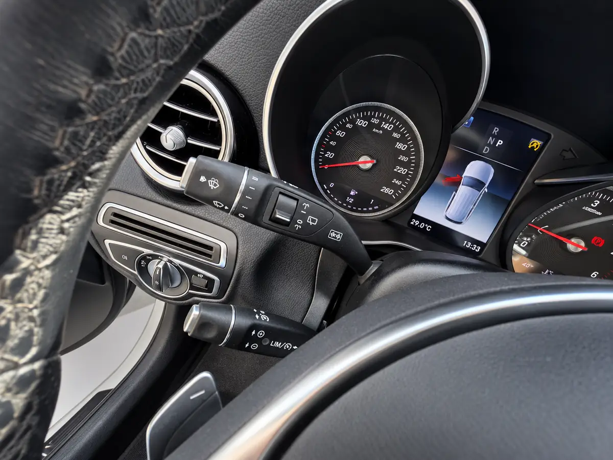 MERCEDES_GLC_BLANCO_2706KPT_20261008_024_INTERMITENTES