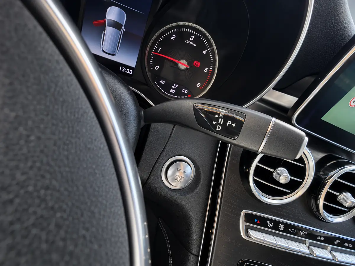MERCEDES_GLC_BLANCO_2706KPT_20261008_025_SELECTOR_CAMBIO