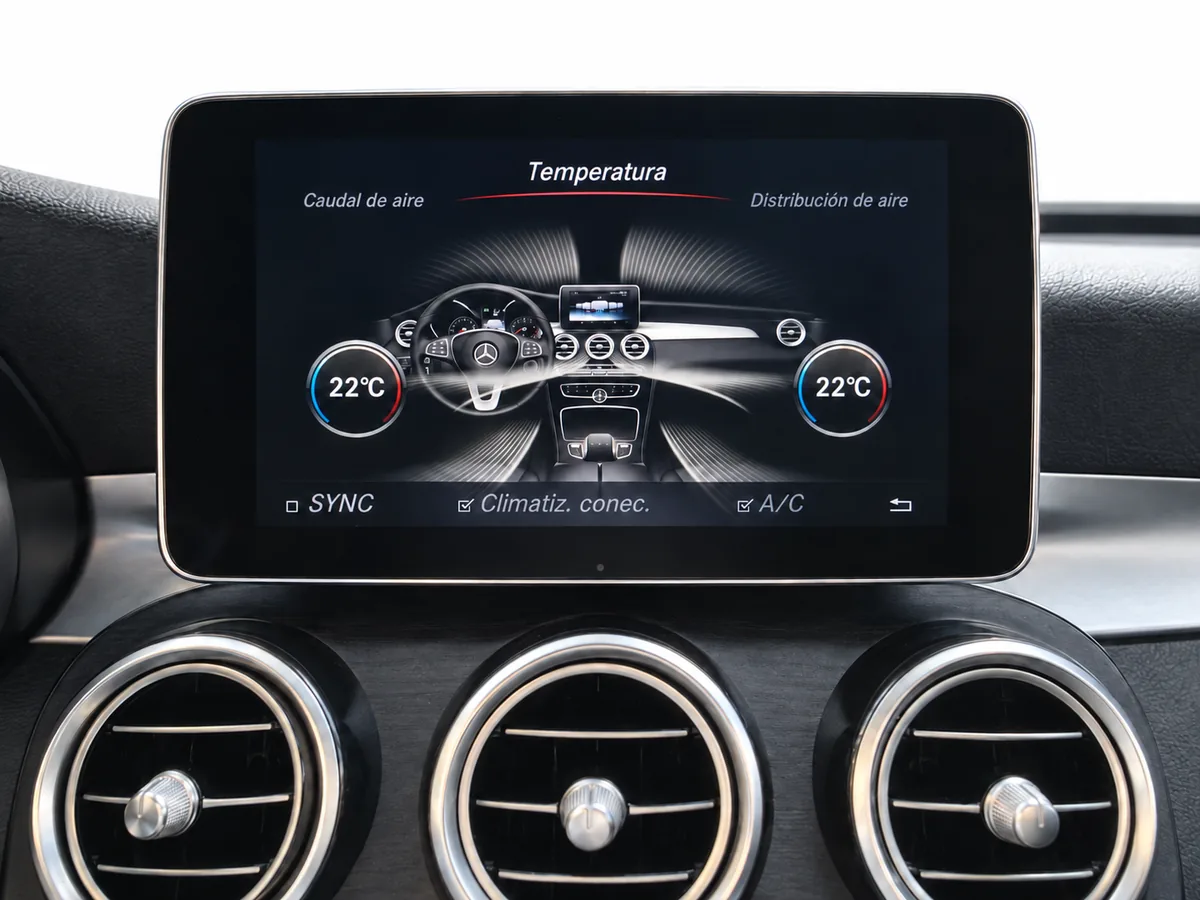 MERCEDES_GLC_BLANCO_2706KPT_20261008_027_PANTALLA_CLIMA