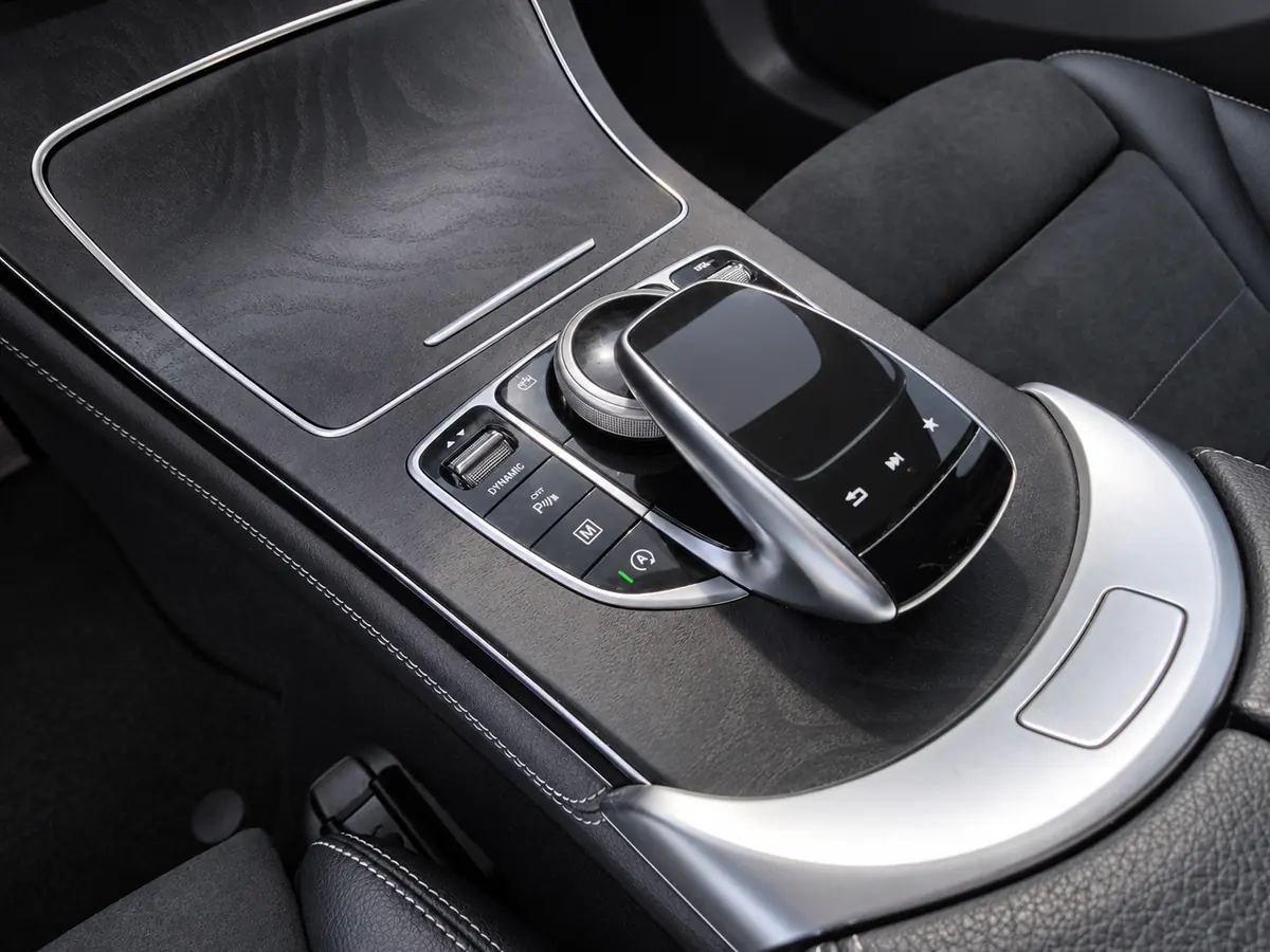 MERCEDES_GLC_BLANCO_2706KPT_20261008_031_CONSOLA