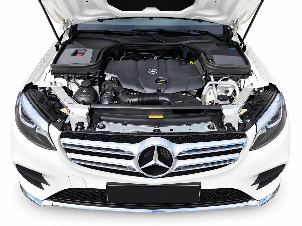MERCEDES_GLC_BLANCO_2706KPT_20261008_034_MOTOR_FRONTAL