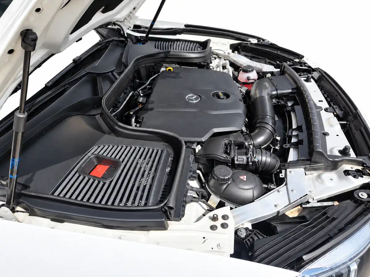 MERCEDES_GLC_BLANCO_2706KPT_20261008_035_MOTOR_LATERAL