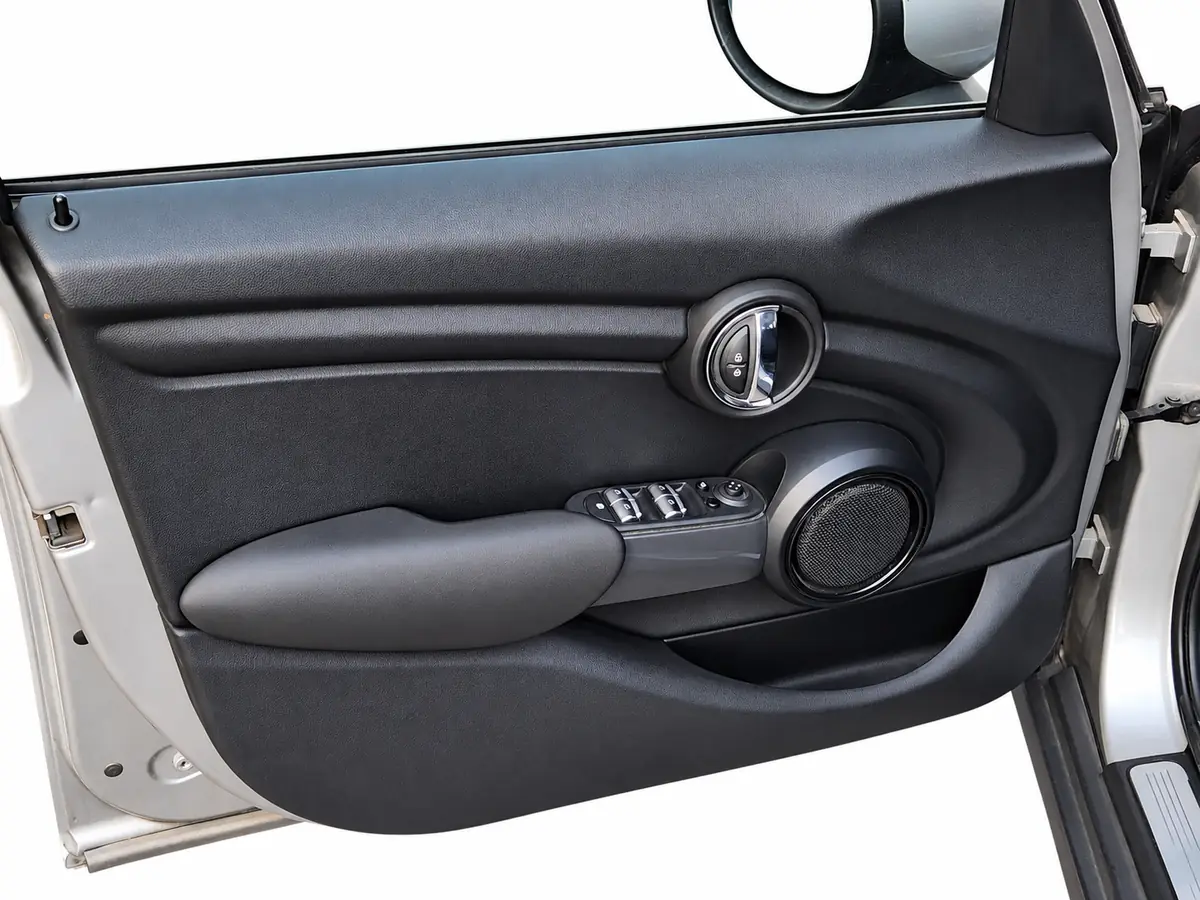 MINI_COOPER_PLATA_20261002_015_20261002_170011