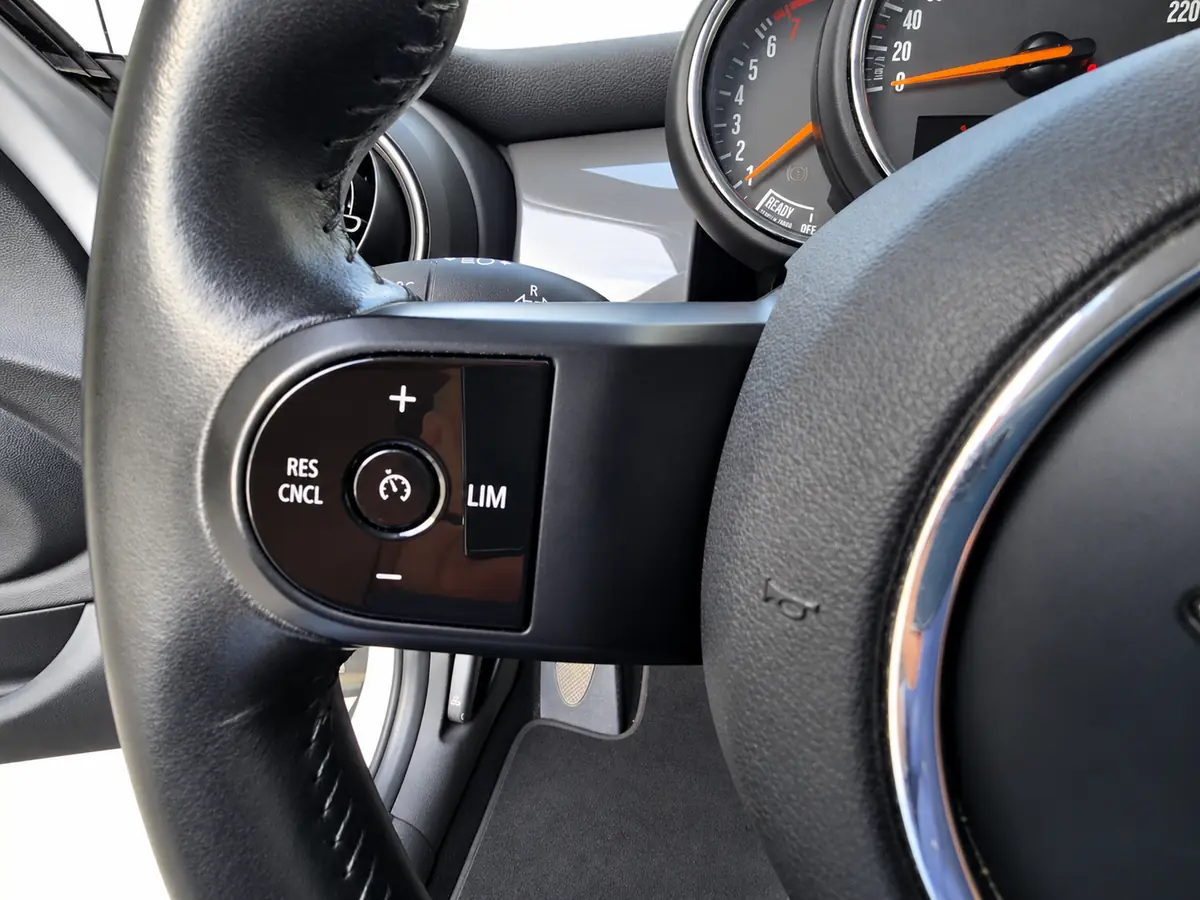 MINI_COOPER_PLATA_20261002_020_20261002_170050